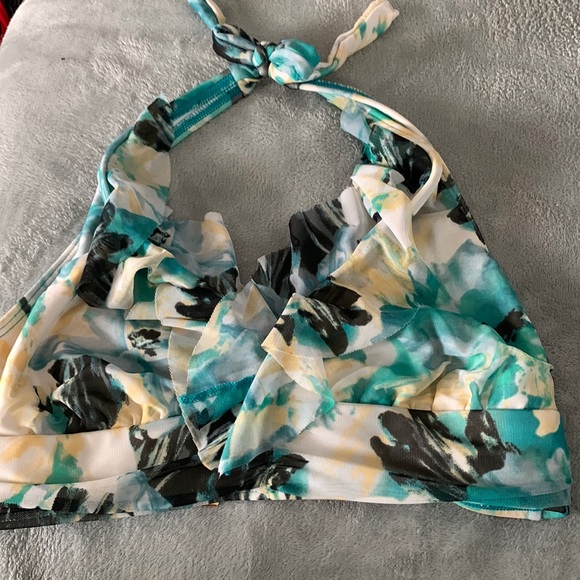 Top del bikini con ferretto, coppe morbide e spalline regolabili, verde